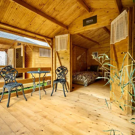 Kemp Ostende - U Sázavy *